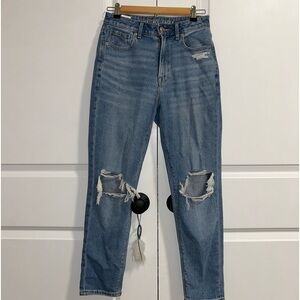 American Eagle cute straight leg Jeans! Size 2, medium wash